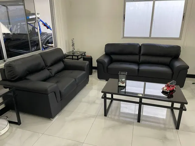 Juego de sala en cuero negro
