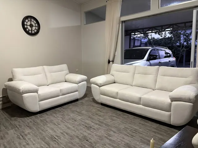 Set de sofás en cuero blanco