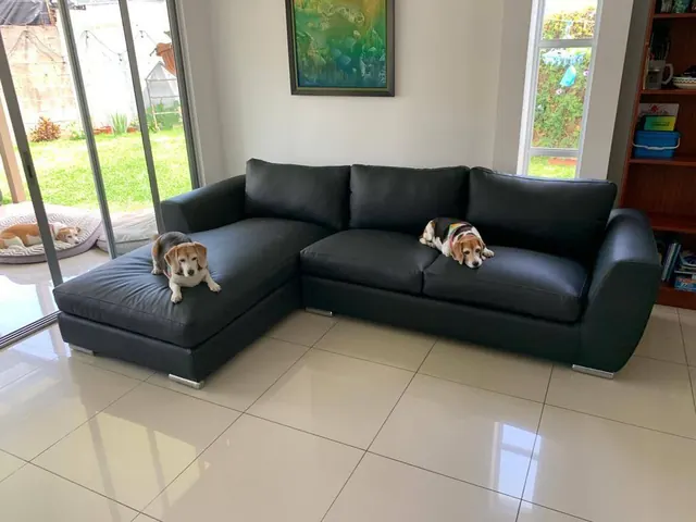 Sillón en L cuero negro