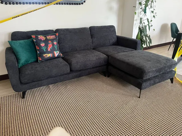 Sillón seccional gris oscuro
